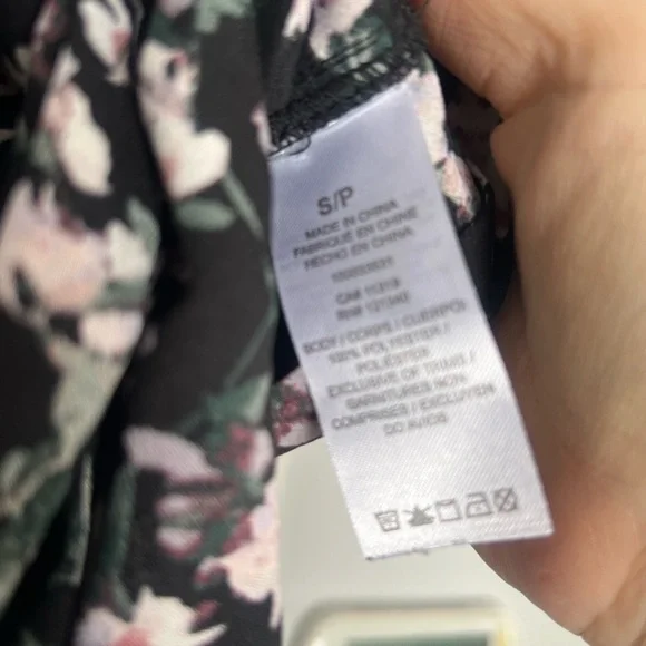 Dynamite Black and Pink Floral Wrap Blouse size S - Picture 3 of 3